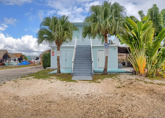 Waterfront Studio 1, Kayaks, Pool, Bay View, Wifi