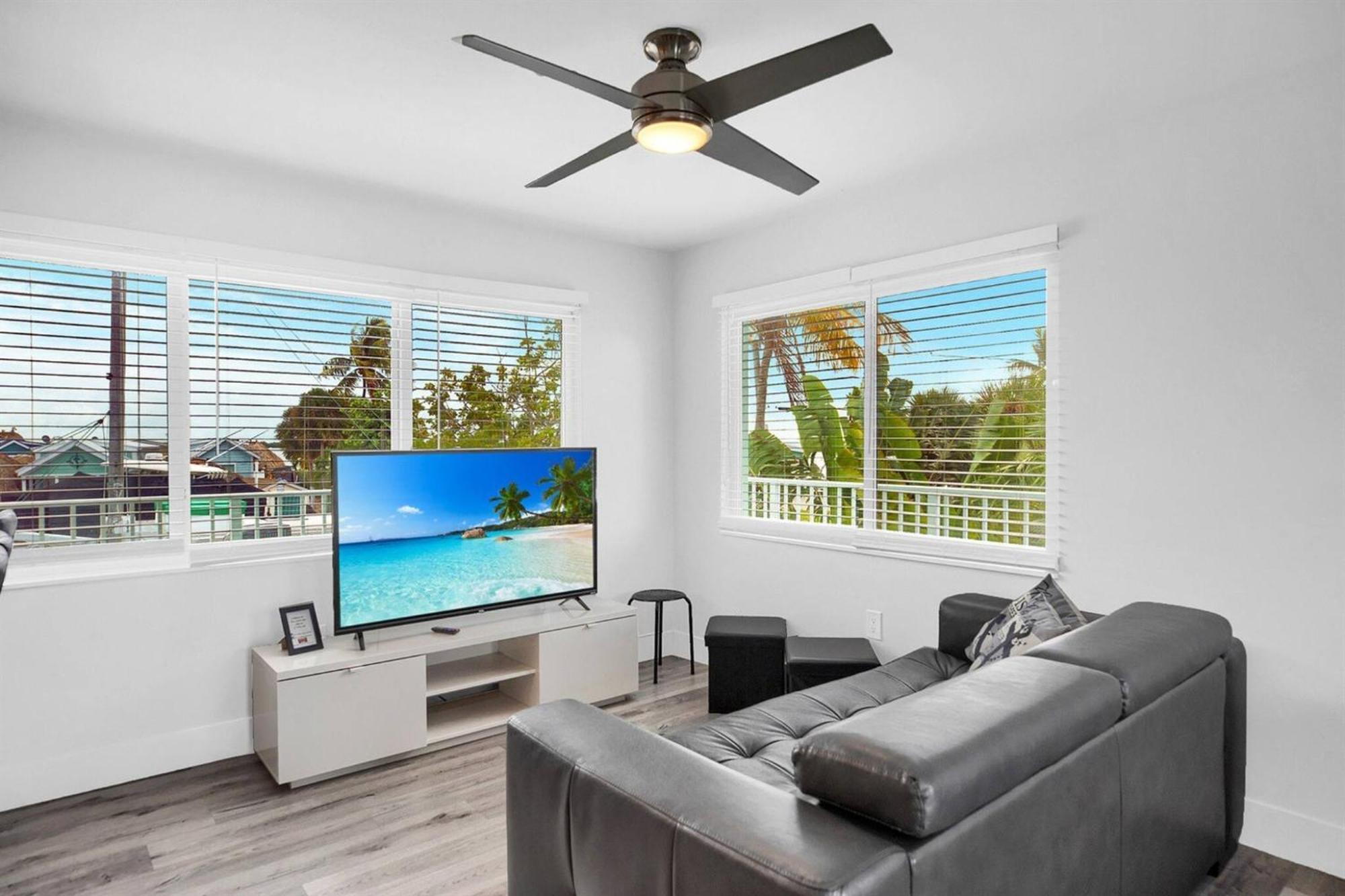 Waterfront 1, Kayaks, Pool, Bay View, Wifi Apartment Jewfish