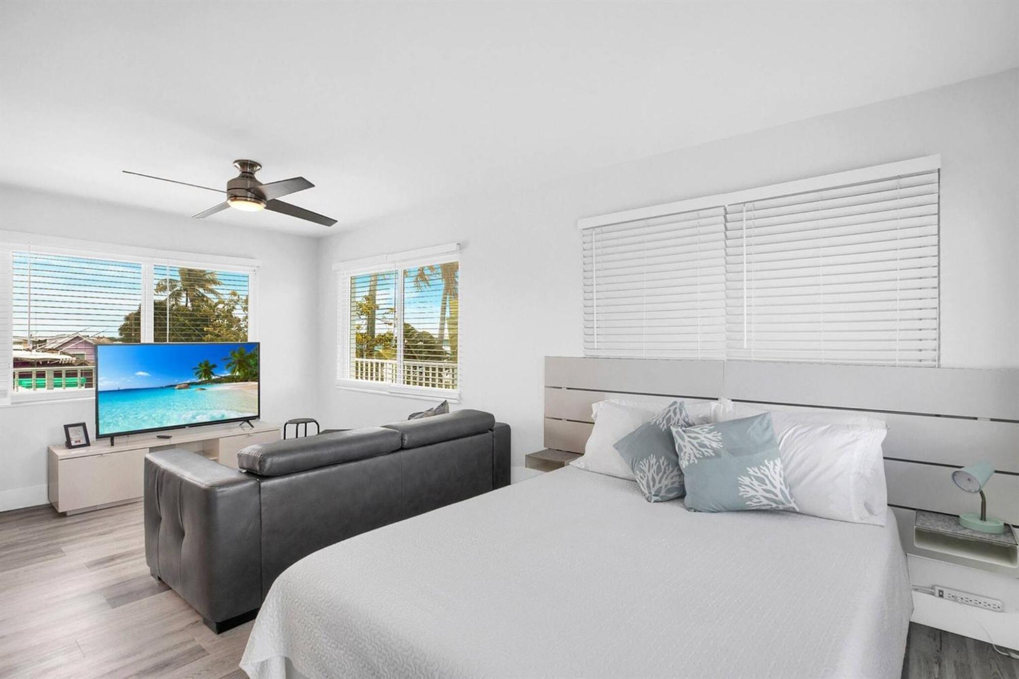 Waterfront 1, Kayaks, Pool, Bay View, Wifi Apartment Jewfish